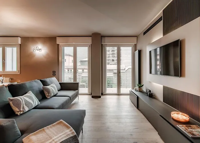 Scarlett - By Myhomeincomo *