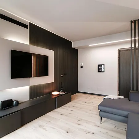 Scarlett - By Myhomeincomo *